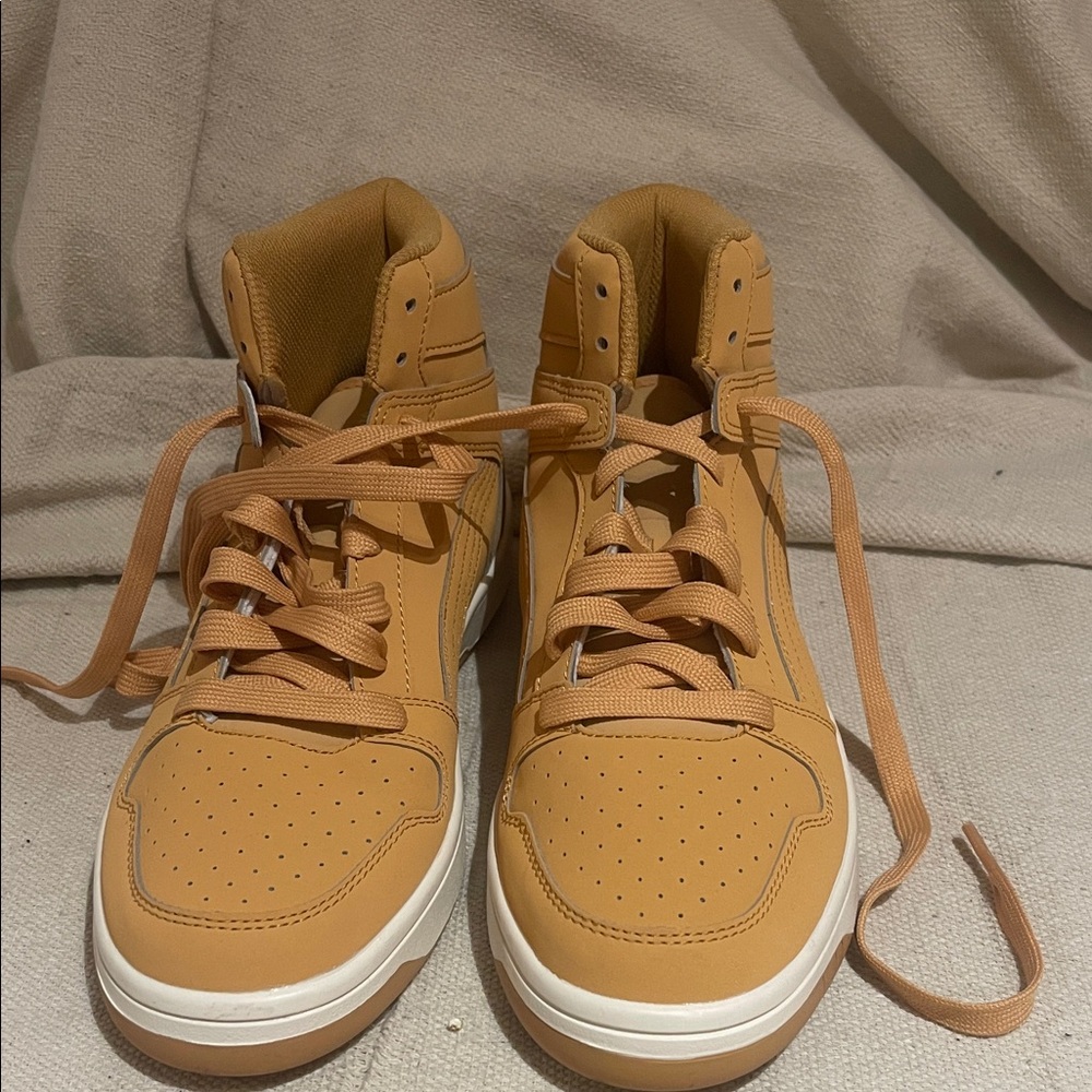 Puma Men's Tan Sneakers